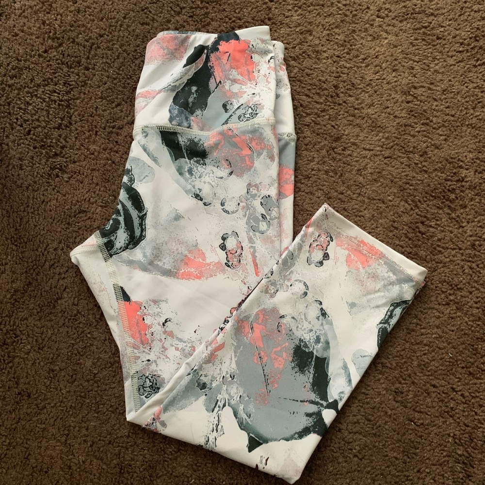 Cropped printed leggings